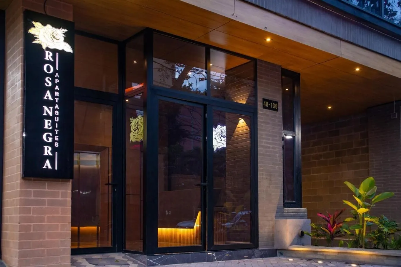 Luxurious Jacuzzi Aparta-Suite Stadio Rosa Negra Medellin Apartment